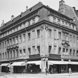 df_hauptkatalog_0008909_ Möbius, Walter_ Dresden-Neustadt. Bürgerhaus, Ecke Hauptstraße, Heinrichstraße, 1931