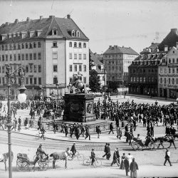 df_hauptkatalog_0041707_ Donadini, Ermenegildo Antonio_ Dresden-Neustadt. Neustädter Markt mit Reiterstandbild Augusts de... , um 1890