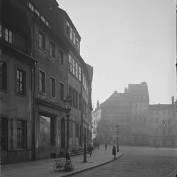 df_w_0220025_ Wiese, Albert_ Dresden-Neustadt, Kasernenstraße, Blick in Richtung Neustädter Markt, 1920.02 - Kopie