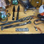 Teile der Carolabrücke beim Advent auf dem Neumarkt