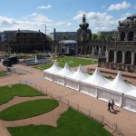 Zwinger: Aufbau des Großkonzerts von Purple Disco Machine