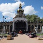 Zwinger: Aufbau des Großkonzerts von Purple Disco Machine